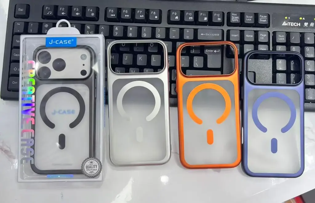 J CASE COVER FOR IPHONE 17